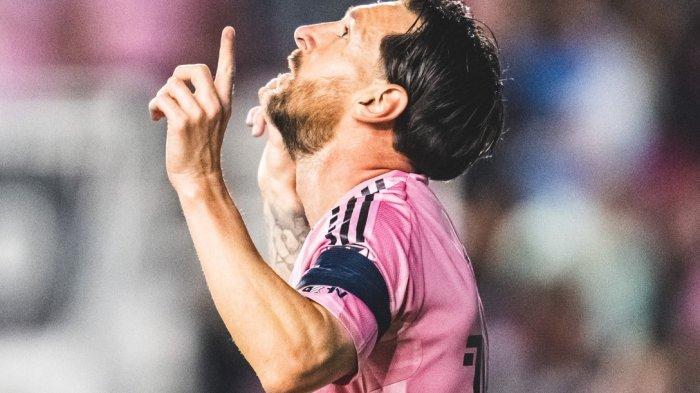 SELEBRASI - penyerang Inter Miami, Lionel Messi selebrasi usai cetak gol ke gawang Sporting Kansas City.  Inter Miami  memastikan ke 16 besar CONCACAF Champions Cup 2025 usai menang atas Sporting Kansas City, Lionel Messi cetak gol ke-852 dan main 69 menit.
