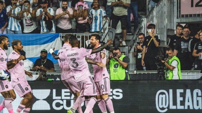 Lionel Messi kembali menggila di Amerika Serikat, usai berhasil mencetak dua gol lagi bersama Inter Miami saat melawan Oralndo City di Leagues Cup, Kamis (3/8/2023