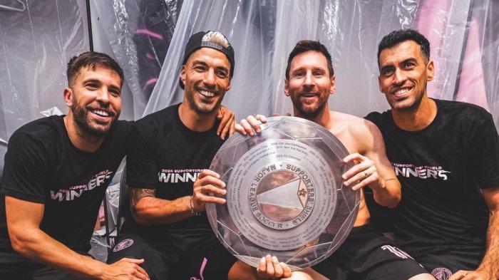 Lionel Messi raih gelar ke-46 dalam kariernya. Trofi tersebut diraih Messi setelah sukses mengantarkan Inter Miami memetik kemenangan 3-2 atas juara bertahan MLS, Colombus Crew, Kamis (3/10/2024) pagi WIB.