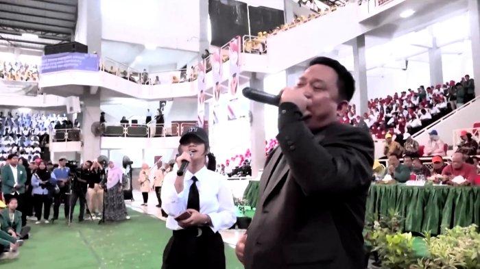 Minati Eska Pinesya, Mahasiswa Baru Fakultas Teknik Unimed yang Duet dengan Rektor di PKKMB