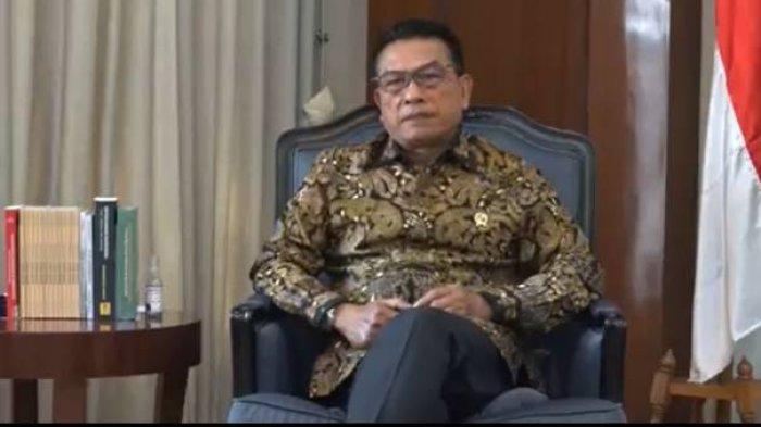 Kepala Staf Presiden (KSP) Moeldoko mengatakan kemungkinan adanya pengerahan aparat TNI, untuk memanggil paksa Gubernur Papua Lukas Enembe, apabila masih berlindung di balik masyarakat yang mendukungnya.