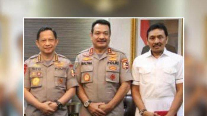 Kapolri Jenderal Polisi Tito Karnavian (kiri) didampingi Kadiv Hubinter Polri Irjen Pol Saiful Maltha (tengah) dan Kadensus 88 Irjen Pol Muhammad Syafii (kanan) 19 Juni 2019. (Istimewa)