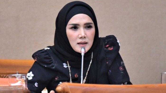 Mulan Jameela mendapatkan pujian warganet karena mulai bersuara di DPR RI