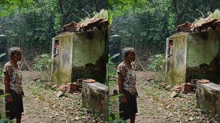 KETAKUTAN SETIAP MENDUNG: Kondisi rumah Yati yang tak lagi beratap karena lapuk yang membuat atap rumahnya ambruk belasan tahun lalu. Ia pun ketakutan setiap mendung