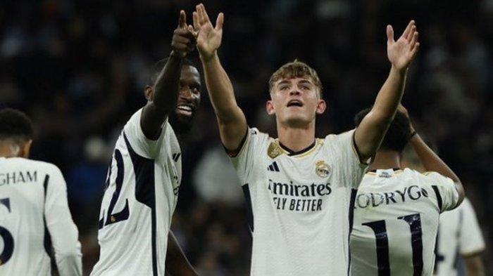 Gelandang Argentina, Nico Paz, berselebrasi seusai mencetak gol dalam lanjutan fase Grup C Liga Champions 2023-2024 yang mempertemukan Real Madrid vs Napoli di Stadion Santiago Bernabeu pada 29 November 2023. (Photo by OSCAR DEL POZO / AFP)(OSCAR DEL POZO/AFP)