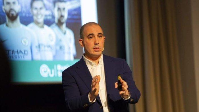 Manchester United mendatangkan seorang eksekutif klub bernama Omar Berrada. Pria yang didapuk untuk menjadi CEO baru Man United tersebut direkrut langsung dari rival sekota, Manchester City.(LINKEDIN/OMAR BERRADA)