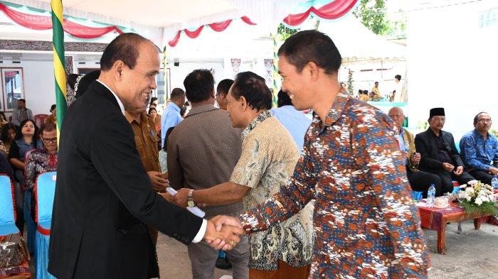 Untuk meningkatkan silaturahmi dan memupuk kebersamaan diantara jajaran Pemkab Samosir dan masyarakat dalam mengawali tahun 2024, Wakil Bupati Samosir menggelar Open House di Rumah Dinasnya (15/01/2024).