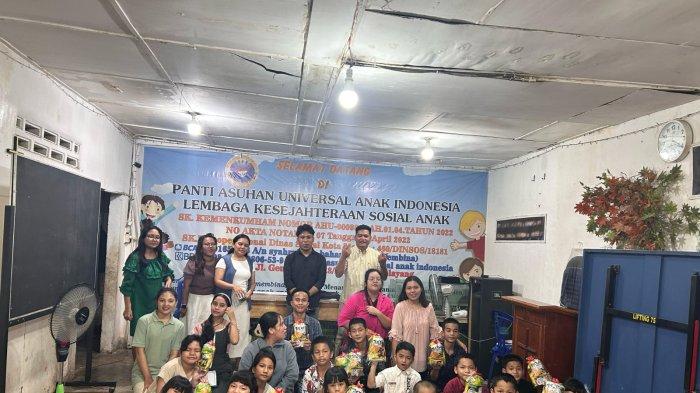 BAKTI SOSIAL - Panitia Perayaan Paskah Oikumene USU tahun 2025 melakukan bakti sosial di Panti Asuhan Bina Kasih Medan, Minggu (13/4). Kegiatan ini dilakukan sebagai kegiatan pendukung untuk memeriahkan pelaksanaan puncak perayaan Paskah USU.