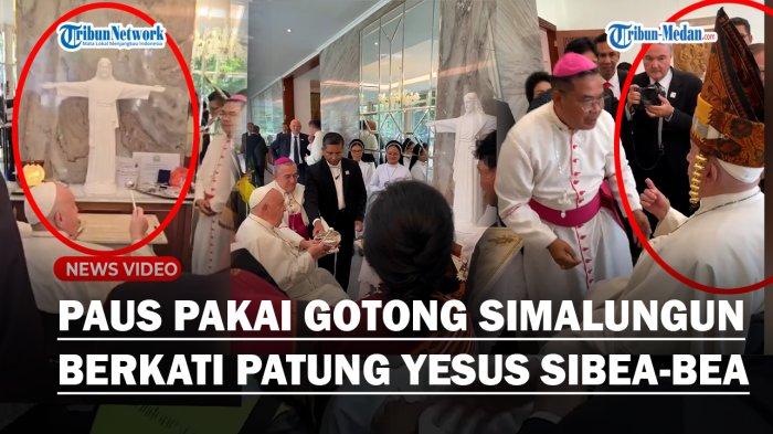 Paus Fransiskus Pakai Gotong Simalungun Berkati Miniatur Patung Tuhan Yesus Sibea-bea Samosir di Kedutaan Vatikan Jakarta pada Jumat (6/9/2024)