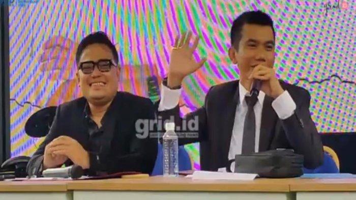 PENGACARA REVELINO : Dua khuasa hukum Revelino Tuwasey, Fikri Wijaya dan Elmani saat memberikan pernyataan soal anak Lisa Mariana bukan darah daging Ridwan Kamil, Kamis (17/4/2025).