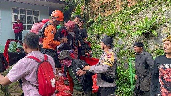 Sebanyak 13 orang peziarah warga Kabupaten Bogor yang dilaporkan hilang saat mendaki Gunung Gede Pangrango, Kecamatan Ciawi, Kabupaten Bogor, pada Sabtu (27/1/2023) lalu akhirnya ditemukan dalam kondisi selamat, Senin (29/1/2024).