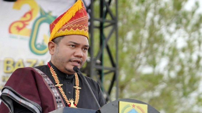 FRANC BERNHARD TUMANGGOR BUKA PESTA BUDAYA OANG-OANG: Masyarakat dan Pemerintah Kabupaten Pakpak Bharat memeriahkan rangkaian acara Peringatan Hari Jadi atau Ulang Tahun (HUT) ke-20 Kabupaten Pakpak Bharat Tahun 2023, Rabu (26/7/2023). Puncak Perayaan HUT ke-20 Kabupaten Pakpak Bharat ini akan Berlangsung pada Jumat (28/7/2023). (Diskominfo)