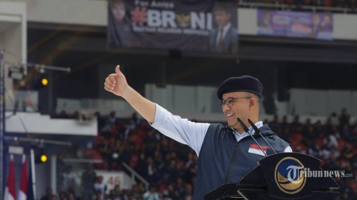 PIDATO POLITIK ANIES: Bakal Calon Presiden dari Koalisi Perubahan Anies Baswedan memberi sambutan saat Apel Siaga Perubahan Partai Nasdem di Stadion Utama Gelora Bung Karno, Jakarta, Minggu (16/7/2023). Partai Nasdem menggelar Apel Siaga Perubahan yang dihadiri ribuan kader dengan agenda pidato politik oleh Ketua Umum Partai NasDem Surya Paloh dan Anies Baswedan selaku bakal capres dari Koalisi Perubahan. TRIBUNNEWS/IRWAN RISMAWAN (TRIBUNNEWS/IRWAN RISMAWAN)