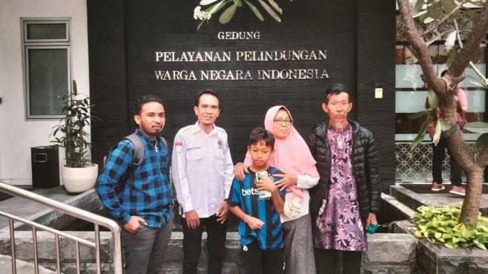 KASUS TPPO - SBMI saat mendampingi keluarga membuat laporan ke Kemenlu RI, Rabu (5/2/2025) terkait anggota keluarganya yang diduga jadi korban TPPO dengan modus pengantin pesanan. Wanita Indramayu itu awalnya dinikahi siri seorang WNA China dan ditawarkan berbagai janji-janji. 
