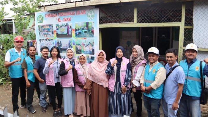 Kegiatan yang berlangsung pada tanggal 16 Agustus 2024 ini tidak hanya terbatas pada pembagian buku dan alat tulis, tetapi juga mencakup edukasi mengenai bahaya listrik serta pentingnya keselamatan.