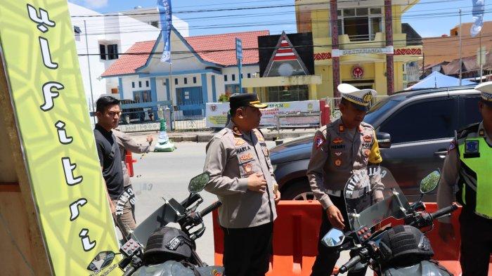 Kapolres Humbahas AKBP Hary Ardianto, SH, SIK, MH turun langsung pada pelaksanaan pengamanan Jalur di Jalan Sisingamangaraja Kota Doloksanggul, Kabupaten Humbahas, Kamis (11/4/2024).