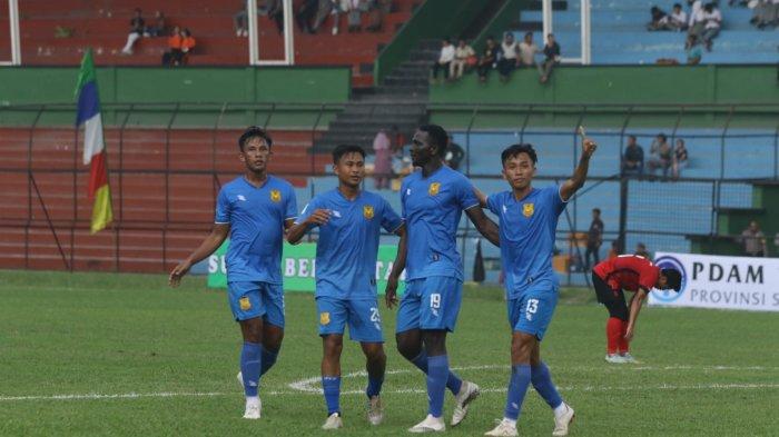 Pemain PSDS melakukan selebrasi usai membobol gawang Sada Sumut FC di Stadion Teladan Medan, Kamis (10/8/2023) dalam turnamen Gubsu Edy Rahmayadi Cup 2023. 