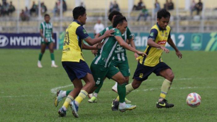PSMS MEDAN MENANG: PSMS Medan menjamu Persikota Tangerang lanjutan pertandingan play-off degradasi Liga 2, di Stadion Baharuddin Siregar, Deliserdang, Sabtu (15/2/2025). PSMS Medan berhasil menang dengan skor 3-1 dan tetap bertahan di Liga 2 musim depan. (TRIBUN MEDAN/DANIL SIREGAR)