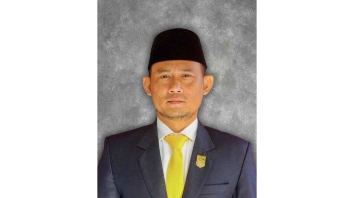 Pajar Prianto (PP), oknum DPRD Asahan diamankan oleh unit Jatanras Polres Asahan diduga menyediakan lahan sabung ayam di pekarangan rumahnya di Dusun III, Desa Punggulan, Kecamatan Air Joman, Kabupaten Asahan, Minggu (20/4/2025).