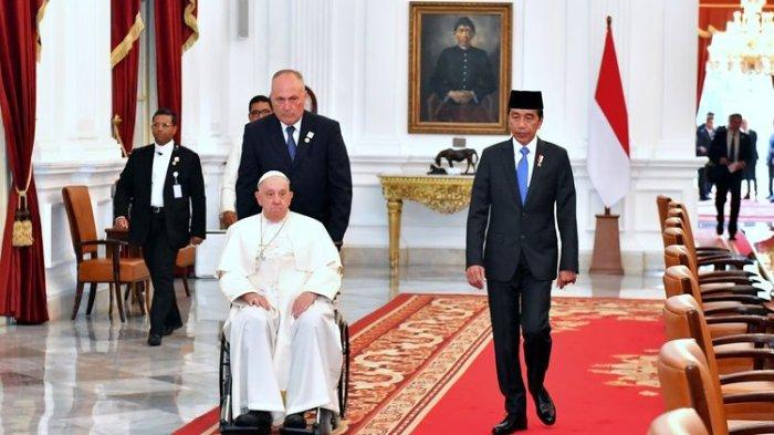 Paus Fransiskus dan Presiden Joko Widodo di Istana Merdeka, Jakarta Pusat, Rabu (4/9/2024).(INDONESIA PAPAL VISIT COMMITTEE/ AGUS SUPARTO)