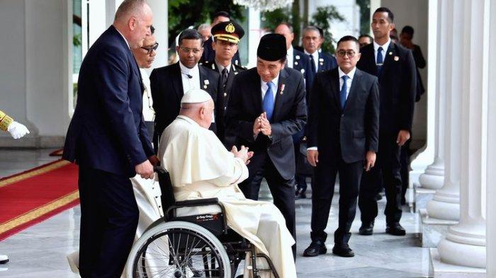 Paus Fransiskus dan Presiden Joko Widodo di Istana Merdeka, Jakarta Pusat, Rabu (4/9/2024).(INDONESIA PAPAL VISIT COMMITTEE/ AGUS SUPARTO)