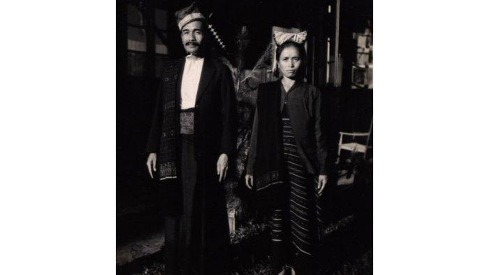 Pdt. J. Wismar Saragih bersama istrinya pada sekitar tahun 1935.