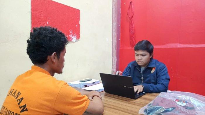 Polres Samosir telah menangkap Jefri Rumahorbo (27) yang merupakan pelaku pemukulan terhadap Malum Dimar (20). Jefri Rumahorbo ditangkap pada Selasa (7/1/2025) di Kecamatan Simanindo. (dok.polres samosir)