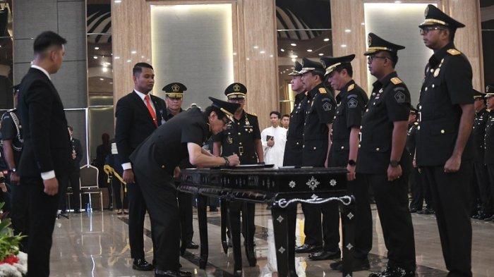 Pelantikan Pejabat Pimpinan Tinggi Pratama Kemenkumham RI itu dilakukan di Graha Pengayoman Gedung Sekretariat Jenderal Kemenkumham di Jalan H.R. Rasuna Said, Kavling 6-7, Kuningan, Setiabudi, Jakarta Selatan, Senin ( 25/9/2023). (istimewa)