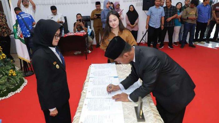 Pelantikan lima pejabat pimpinan tinggi pratama di lingkungan Pemerintah Kota Pematangsiantar, Jumat (22/3/2024)