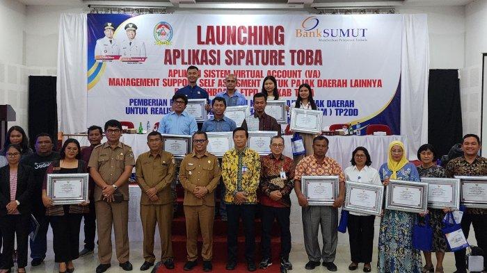 PT. Toba Pulp Lestari Tbk (TPL) meraih dua penghargaan bergengsi dalam ajang pemberian penghargaan wajib pajak daerah realisasi tahun anggaran 2023 yang diselenggarakan Pemerintah Kabupaten Toba.