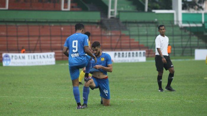 Amirhossein Moradi melakukan selebrasi usai mencetak gol ke gawang Labura Hebat pada laga di Stadion Teladan Medan Senin, (14/8/2023). 
