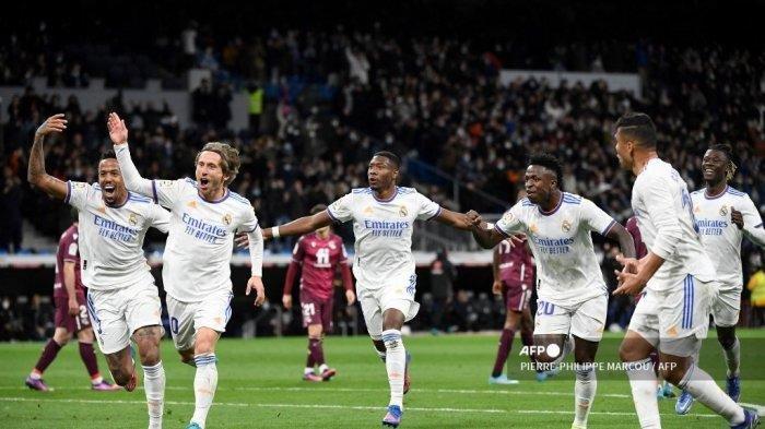 Pemain Real Madrid Luka Modric Rayakan Gol vs Sevilla