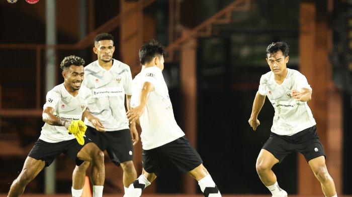 Skuat Timnas Indonesi berlatih menjelang lawan Palestina. Skuat Timnas Indonesia masih minus satu orang