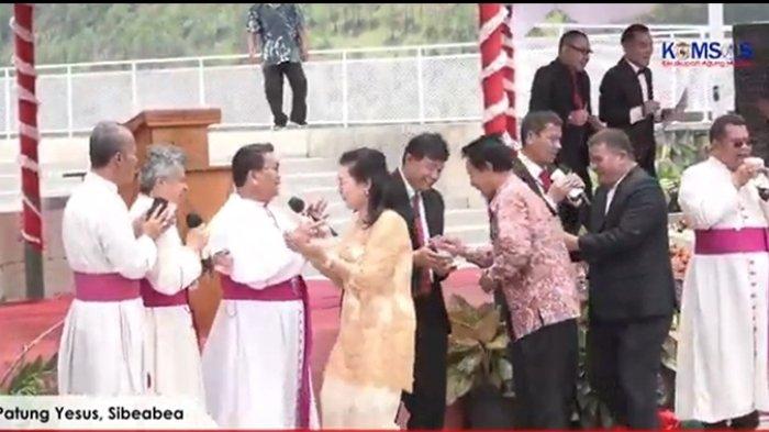 Pemberkatan patung Yesus Kristus Sang Penyelamat di Sibea-bea, Kabupaten Samosir, Sumatera Utara, digelar hari ini, Kamis (19/9/2024). (Istimewa)