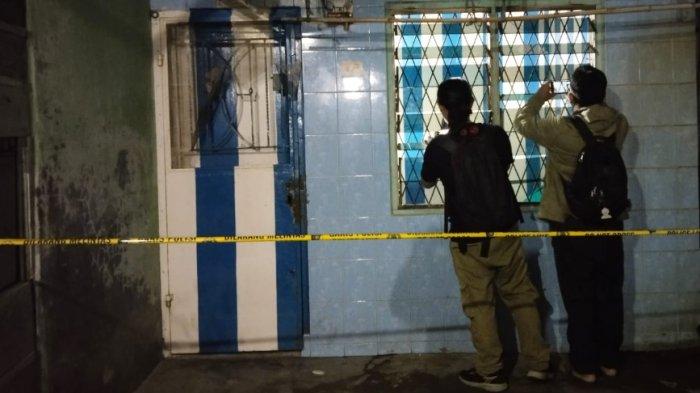 Sejumlah awak media saat mengambil gambar tempat kejadian perkara di Jalan Karya, Gang Sepakat, Lingkungan 19, Kelurahan Karang Berombak, Kecamatan Medan Barat, Kota Medan