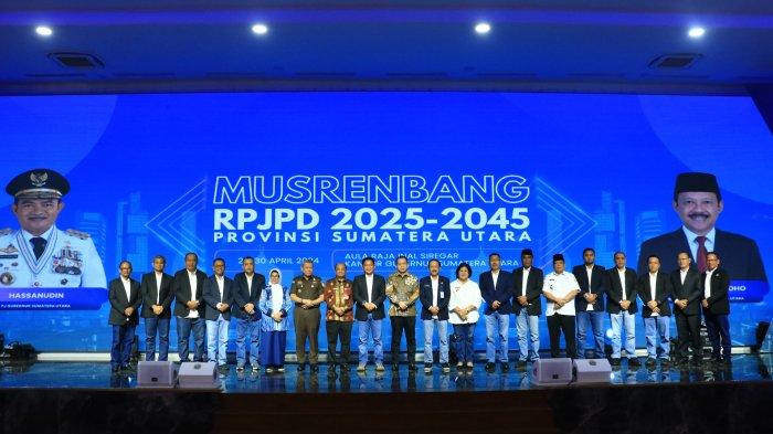 Musrenbang Rencana Pembangunan Jangka Panjang Daerah (RPJPD) Sumatera Utara di Aula Tengku Rizal Nurdin Kantor Gubernur Sumatera Utara, Jalan Diponegoro 30 Medan, Senin (29/4/24).