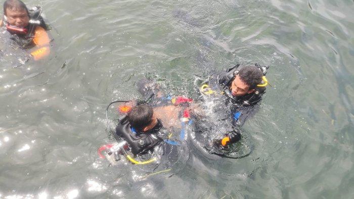 Pencarian korban tenggelam di perairan Danau Toba yang terletak di kawasan Pelabuhan Ferry Onanrunggu, Kabupaten Samosir. Ketiga korban tenggelam sudah ditemukan dan dievakuasi, Minggu (18/5/2025).