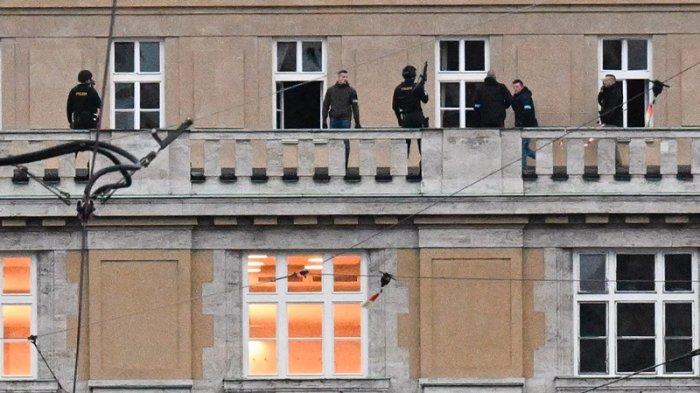 Penembakan Brutal di Universitas Charles Praha. Polisi saat mencari pelaku dan melakukan olah TKP