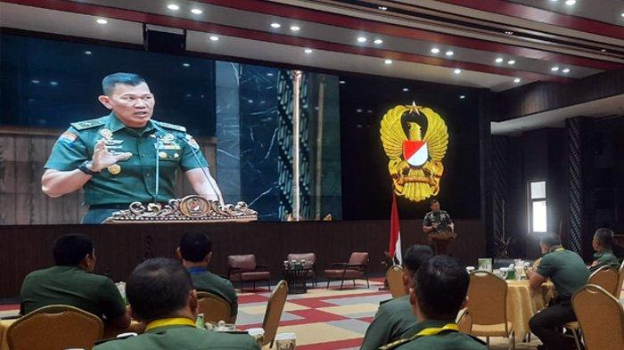 Kadispenad Brigjen TNI Kristomei Sianturi dalam acara Rakernis Penerangan TNI AD di Aula A.H. Nasution Lantai 3 Mabesad Jalan Veteran Jakarta Pusat, Senin (22/1/2024). (Pendam I/BB)