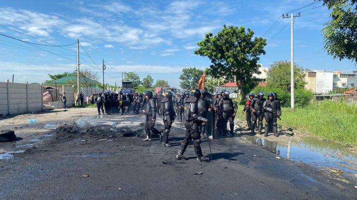 Sat Brimob Polda Sumut Pengamanan Penertiban Bangunan Tanpa IMB di ...