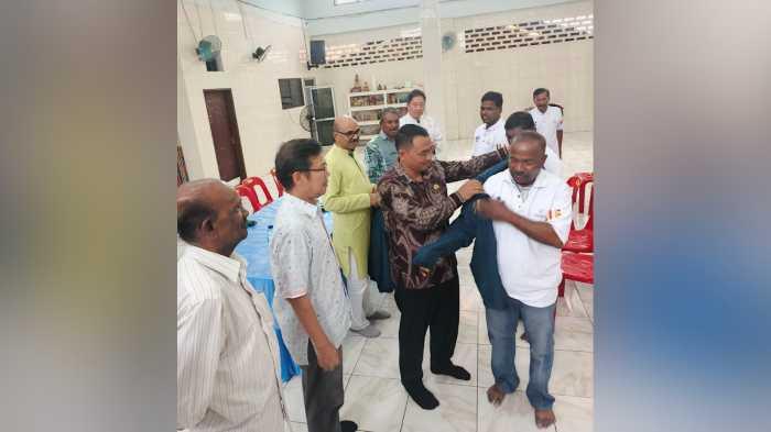 Penyerahan Seragam Dharmayatra secara simbolis oleh Pembimas Sumut