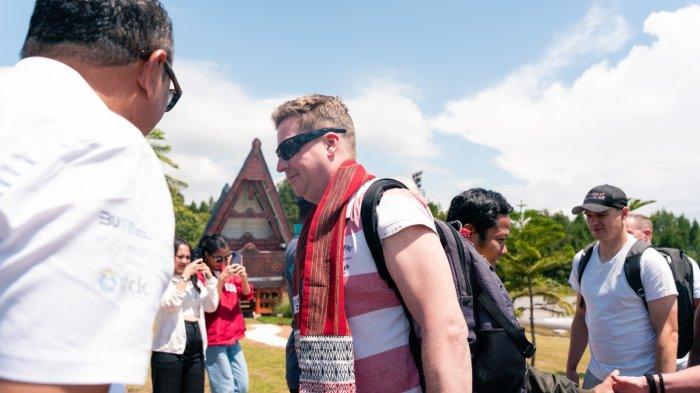 Peraih Juara Dunia F1 Powerboat 2023, Jonas Andersson Tiba di Bandara Sisimangaraja XII, Siborong-borong, Tapanuli Utara, Sabtu (24/2/2024). 