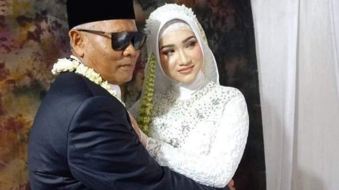 PERNIKAHAN kakek H Sondani dengan Via dilaksanakan pada Rabu (18/5/2022) di Cirebon. Belakangan diketahui H Sondani memberikan mahar atau mas kawin sebesar Rp 500 juta. 