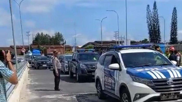 Persiapan pembukaan Pintu Tol Sinaksak untuk mendukung kelancaran arus lalu lintas Nataru 2024, Jumat (22/22/2023).