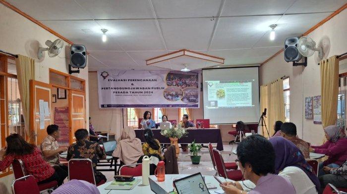 LIMA TUJUAN AKHIR - Kegiatan Evaluasi Perencanaan dan Pertanggungjawaban Publik PESADA tahun 2024 yang dilaksanakan tanggal 16-18 Januari 2025. Terdapat lima tujuan akhir program (EOPO) yang telah dicapai PESADA sepanjang tahun 2024.