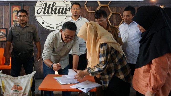 Petani Kecamatan Papar menerima bantuan pupuk bersubsidi