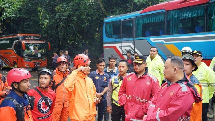 Petugas gabungan masih berada di lokasi longsor di Desa Sembahe, Kecamatan Sibolangit, Deli Serdang, untuk mengevakuasi dan mencari korban yang masih belum ditemukan, Kamis (28/11/2024).