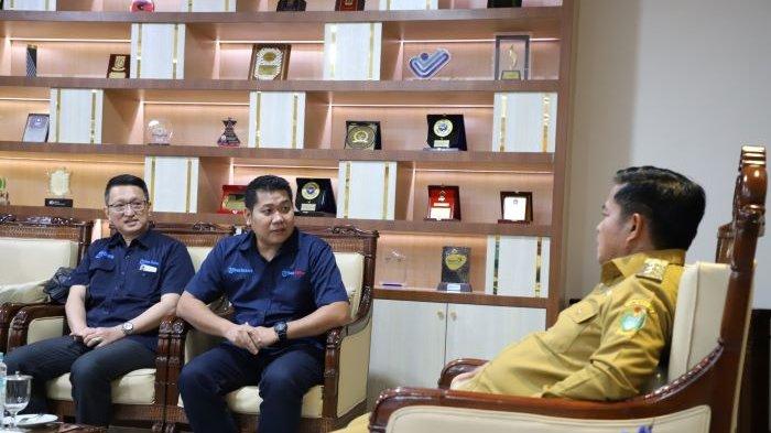 Penjabat (Pj) Gubernur Sumatera Utara (Sumut) Hassanudin menerima audiensi Pemimpin Redaksi Harian Tribun Medan Iin Sholihin, Pemimpin Perusahaan Harian Tribun Medan Setiawan, dan jajarannya di Kantor Gubernur Sumut, Jalan Pangeran Diponegoro Nomor 30 Medan, Senin (13/5).