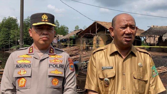 Plt Bupati Langkat Syah Afandin (Kanan) bersama Kapolda Sumut Irjen Agung Setya Imam Effendi (Kiri) saat diwawancarai soal perambahan hutan mangrove di wilayahnya. Dia tak mampu berbuat banyak, hanya ucapan terima kasih.