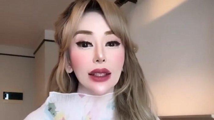 Polda Metro Jaya menangkap Ria Agustina (33) pemilik Klinik Kecantikan Ria Beauty, Minggu (1/12/2024).